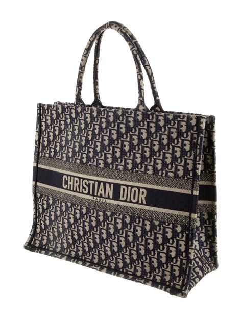 chritian dior sac|christian dior tote bag details.